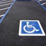 Plaza de aparcamiento para personas con discapacidad