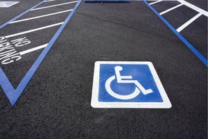 Plaza de aparcamiento para personas con discapacidad