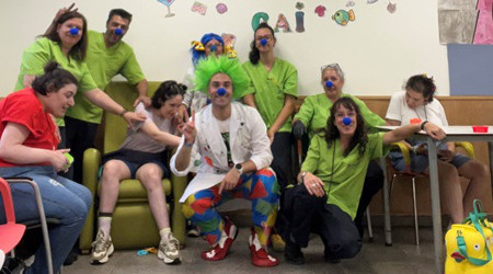 Risas y alegría con la visita de Narices Azules al CAI ASPAYM